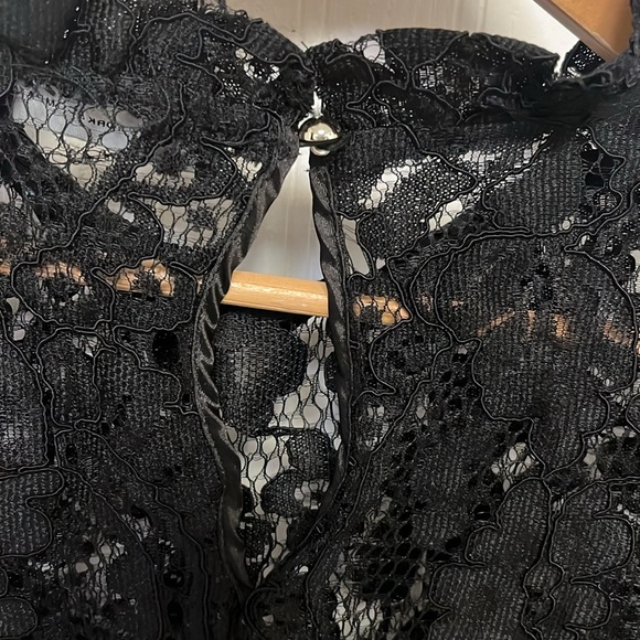 Black Lacy Long Sleeve Blouse key hole opening back - Picture 6 of 6